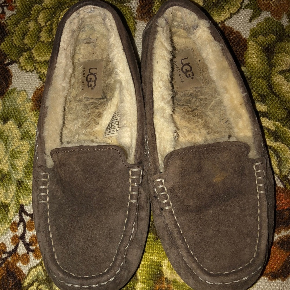 PENDING SALE! Ugg moccasins